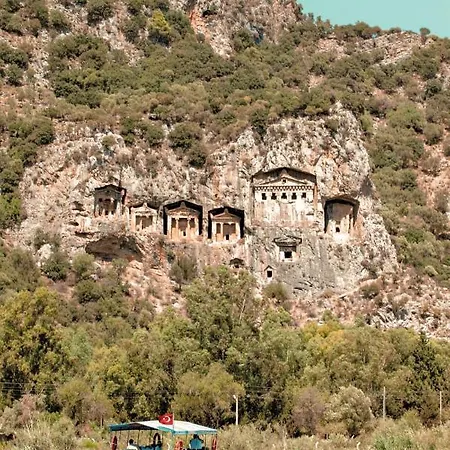 Отель Berg 3*